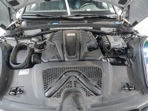Certified 2024 Porsche Macan S AWD/4WD image 32