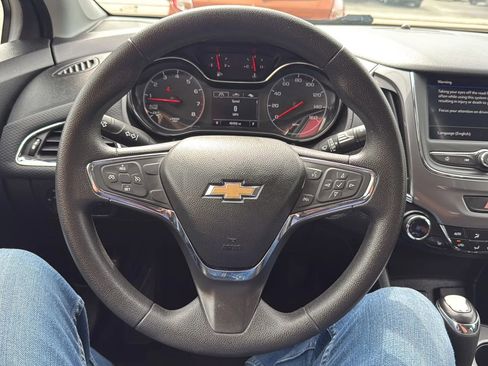 Used 2019 Chevrolet Cruze LT w/ Convenience Package image 10