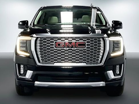 Used 2021 GMC Yukon Denali w/ Denali Premium Package AWD/4WD image 2