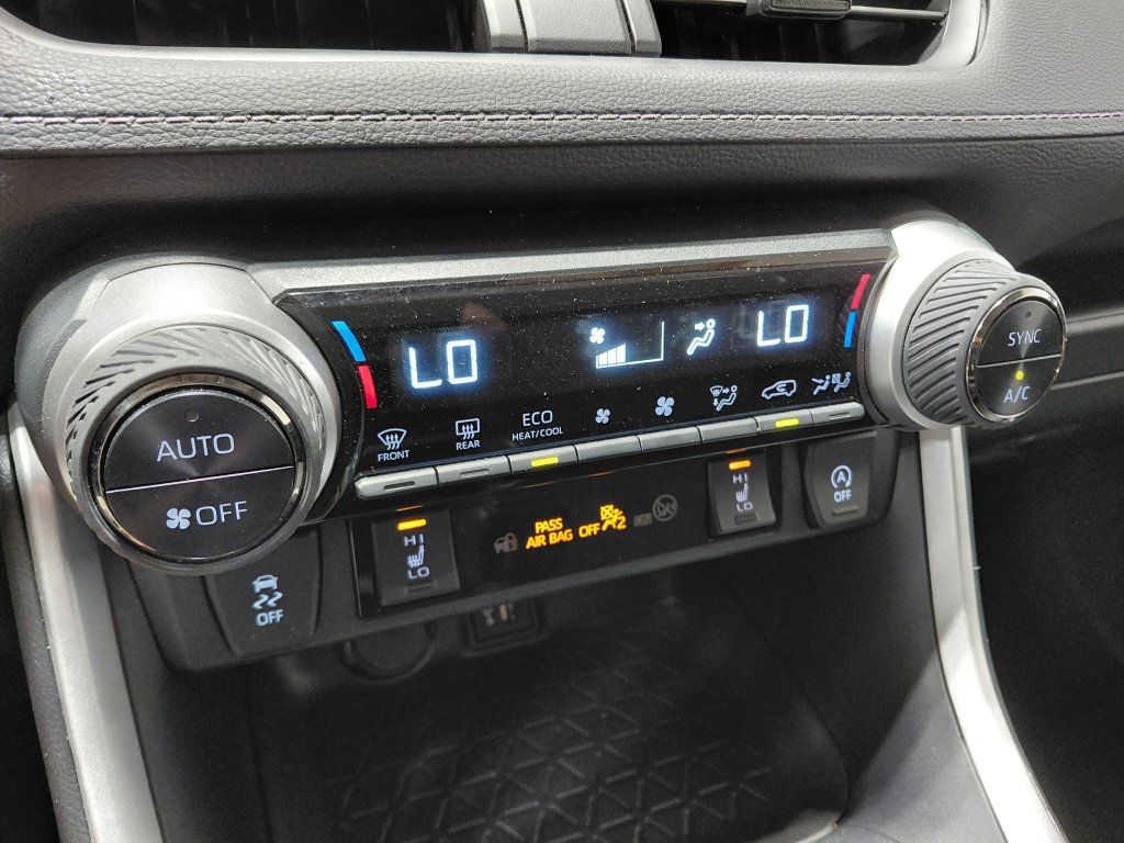Used 2025 Toyota RAV4 XLE w/ Weather Package AWD/4WD image 32