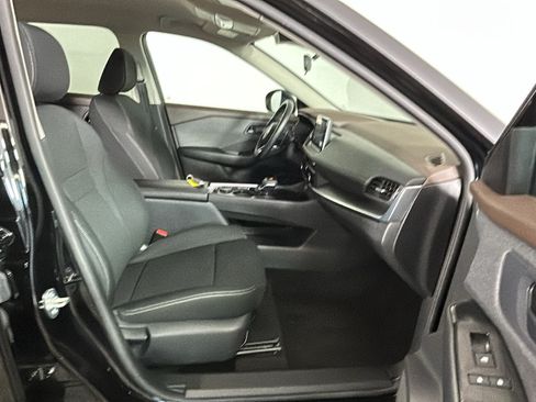 Used 2023 Nissan Rogue S AWD/4WD image 31