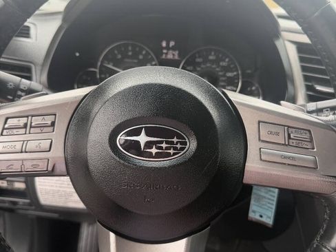 Used 2011 Subaru Outback 2.5i Limited w/ PWR Moonroof Pkg AWD/4WD image 7