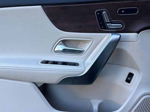 Used 2020 Mercedes-Benz A 220 image 10