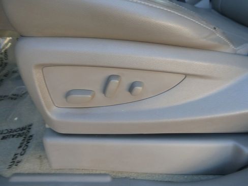 Used 2018 Chevrolet Suburban LT image 16