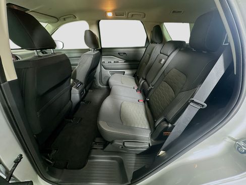 Used 2025 Nissan Pathfinder SV FWD image 29
