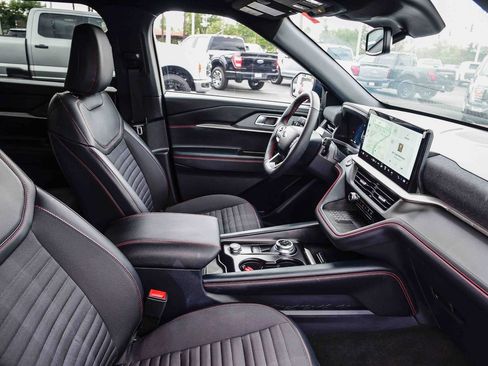 Used 2025 Ford Explorer ST-Line w/ Premium Package image 15