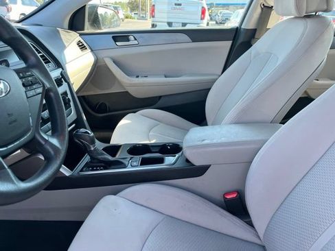 Used 2017 Hyundai Sonata SE FWD image 9
