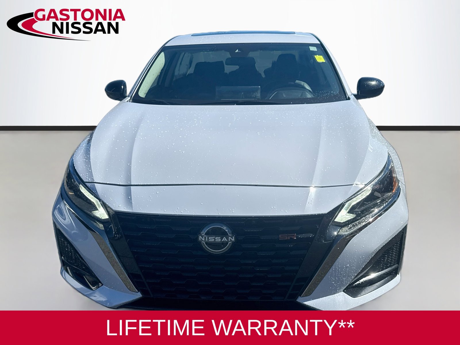 Used 2024 Nissan Altima 2.5 SR w/ SR Premium Package FWD image 2