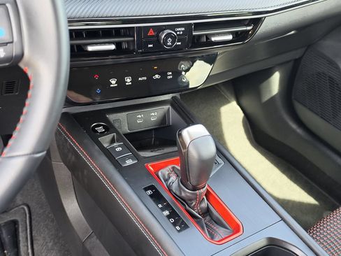 Used 2025 Nissan Kicks SR FWD image 19