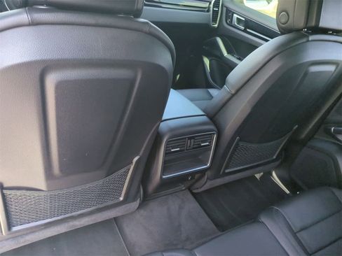 Used 2020 Porsche Cayenne S image 18