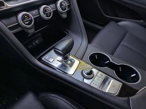 Used 2021 Genesis G70 2.0T RWD image 12