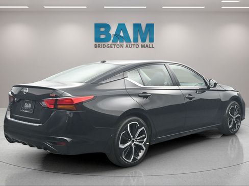 Used 2023 Nissan Altima 2.5 SR FWD image 6