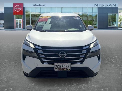 Certified 2025 Nissan Rogue SV AWD/4WD image 2