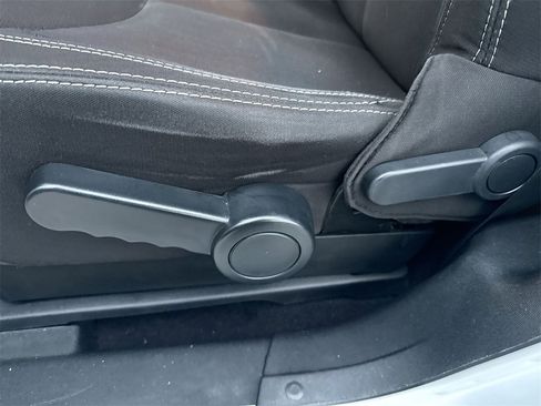 Used 2015 Jeep Wrangler Rubicon w/ Power Convenience Group image 14