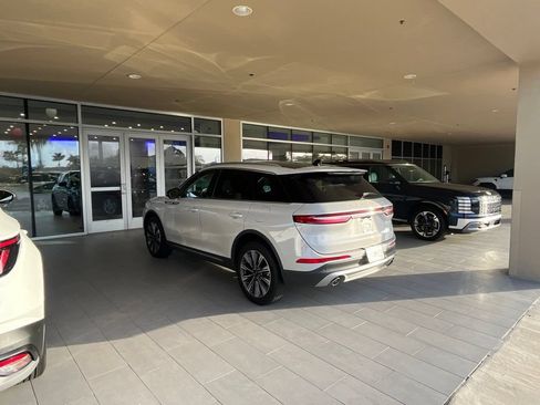 Used 2020 Lincoln Corsair Reserve w/ Elements Package FWD image 6