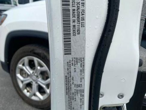 Used 2024 Jeep Compass Latitude AWD/4WD image 14
