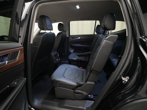 Used 2024 Volkswagen Atlas SE AWD/4WD image 16