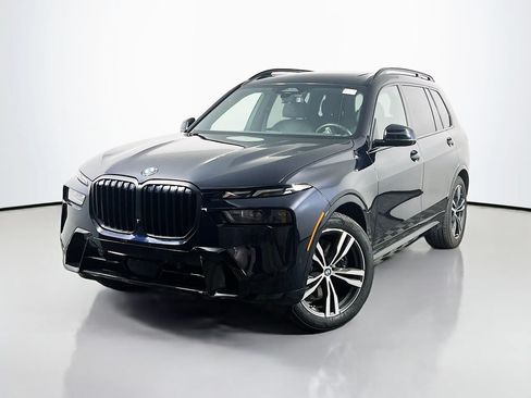 Used 2023 BMW X7 xDrive40i w/ M Sport Package AWD/4WD image 3