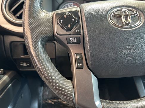 Used 2019 Toyota Tacoma TRD Sport image 32