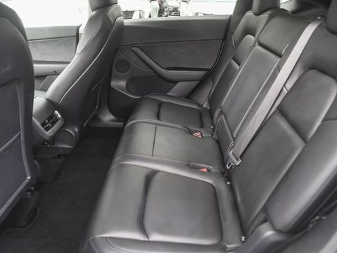 Used 2021 Tesla Model Y Long Range image 18