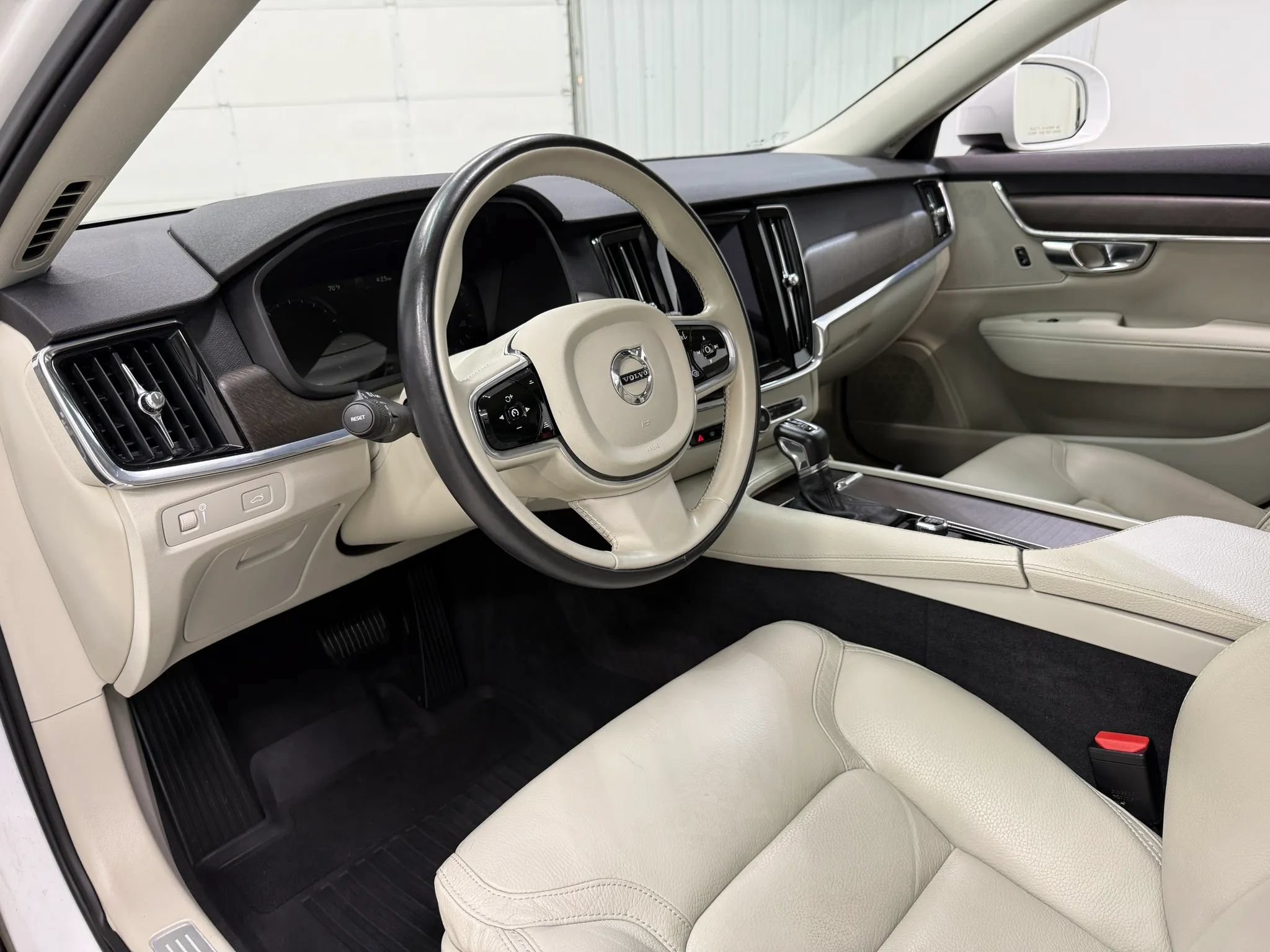 Used 2018 Volvo V90 T6 Cross Country w/ Convenience Package AWD/4WD image 12