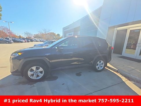 Used 2020 Toyota RAV4 XLE w/ All Weather Liner Package image 8