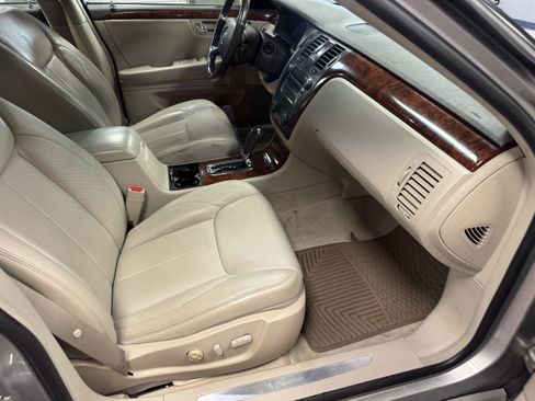Used 2007 Cadillac DTS Luxury I w/ Trunk Convenience Package FWD image 12