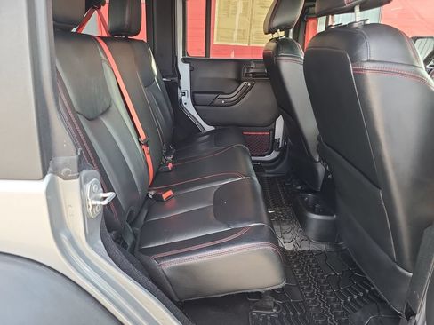 Used 2017 Jeep Wrangler Unlimited Rubicon AWD/4WD image 42