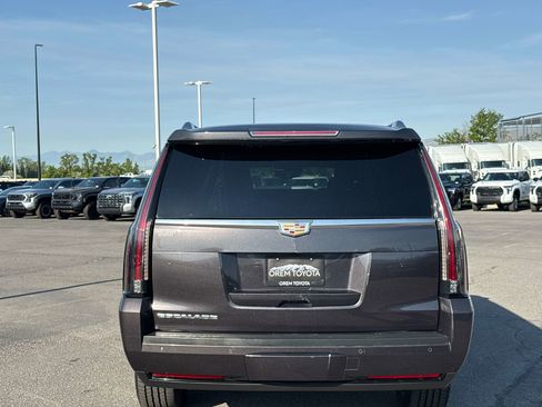 Used 2015 Cadillac Escalade ESV Luxury AWD/4WD image 4