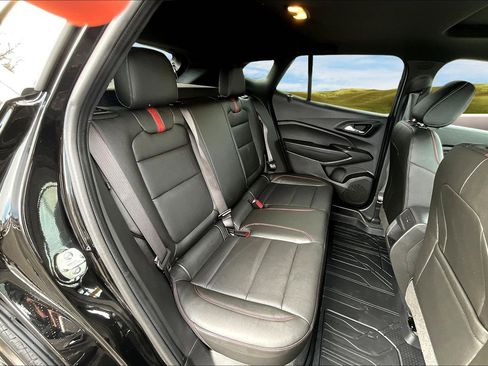 Used 2026 Chevrolet Trax RS w/ Sunroof Package image 16