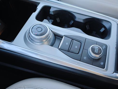 Certified 2022 Ford Explorer XLT w/ Equipment Group 202A image 24