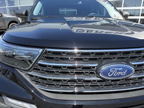Used 2022 Ford Explorer XLT w/ Equipment Group 202A image 24