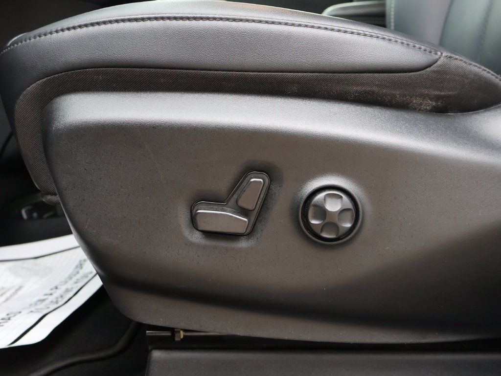 Used 2024 Chrysler Pacifica Limited FWD image 30