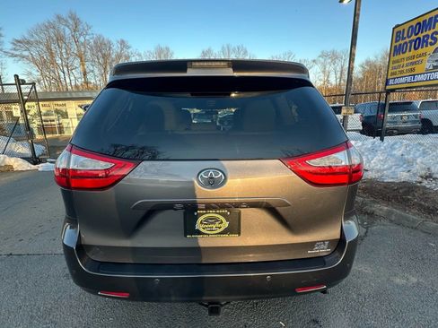 Used 2015 Toyota Sienna XLE Premium image 6