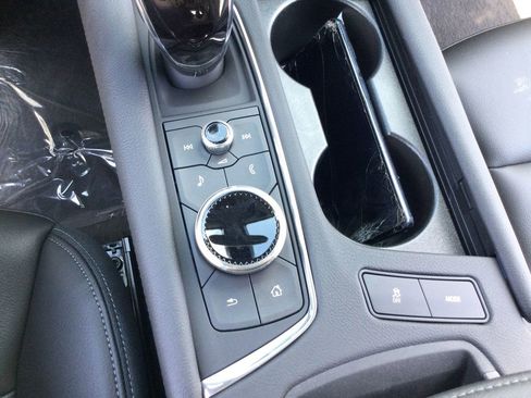 New 2025 Cadillac XT6 Luxury image 28