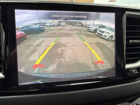 Used 2022 Chrysler Pacifica Touring-L FWD image 14