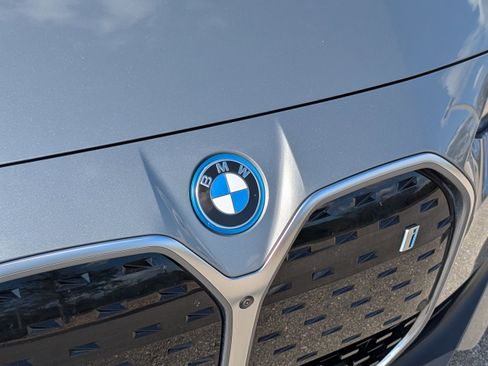 Used 2023 BMW i4 eDrive40 image 11