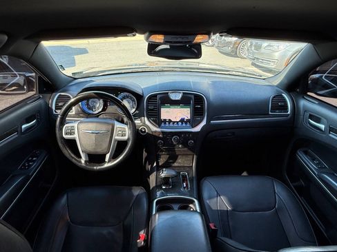 Used 2014 Chrysler 300 C RWD image 35