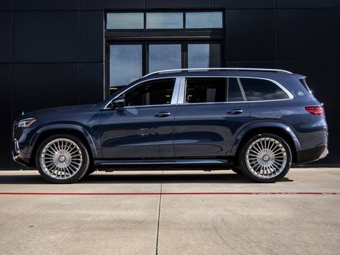 Used 2024 Mercedes-Benz Maybach GLS 600 4MATIC image 9