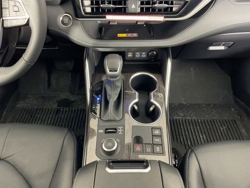 New 2026 Toyota Highlander Platinum image 13