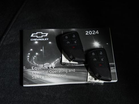 Used 2024 Chevrolet Equinox EV LT image 18