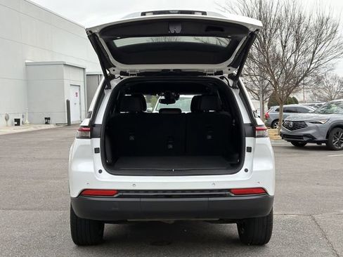 Used 2023 Jeep Grand Cherokee Altitude image 14