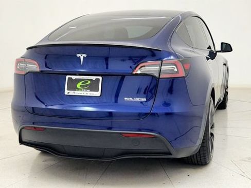 Used 2023 Tesla Model Y Performance AWD/4WD image 9