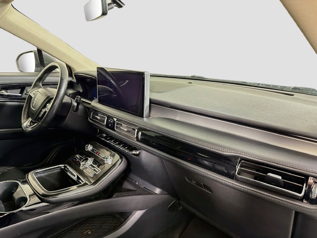 Used 2022 Lincoln Nautilus FWD w/ Premium Package image 30