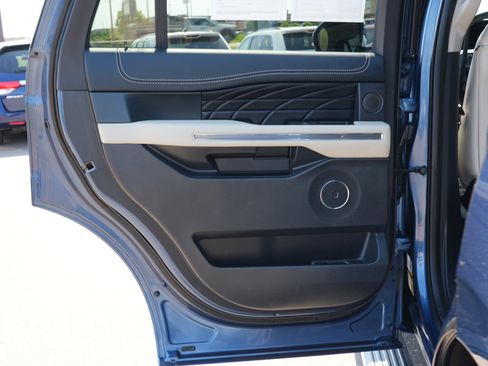 Used 2020 Ford Expedition Platinum AWD/4WD image 19