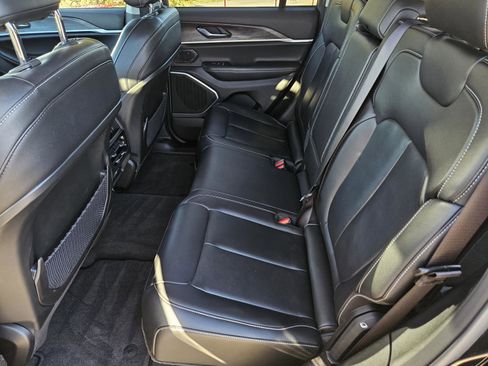 Used 2022 Jeep Grand Cherokee Limited image 28