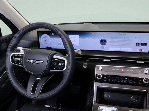 Certified 2025 Genesis GV80 3.5T Prestige AWD/4WD image 14