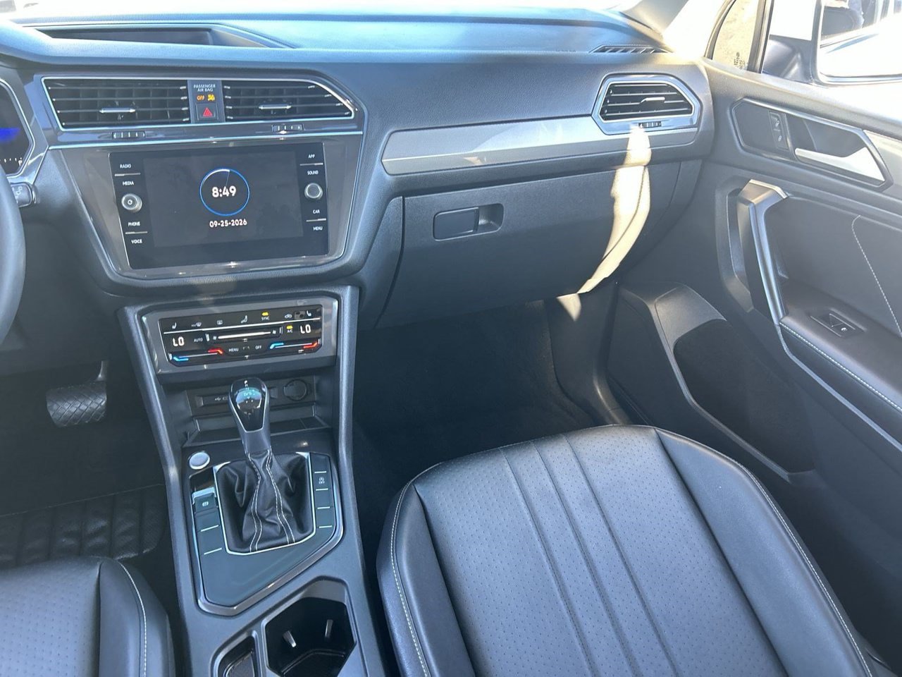Used 2022 Volkswagen Tiguan SE w/ Panoramic Sunroof Package FWD image 13