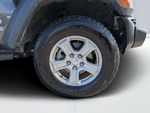 Certified 2018 Jeep Wrangler Unlimited Sport S AWD/4WD image 10