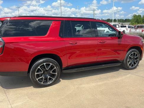 Used 2024 Chevrolet Suburban RST w/ Max Trailering Package AWD/4WD image 9